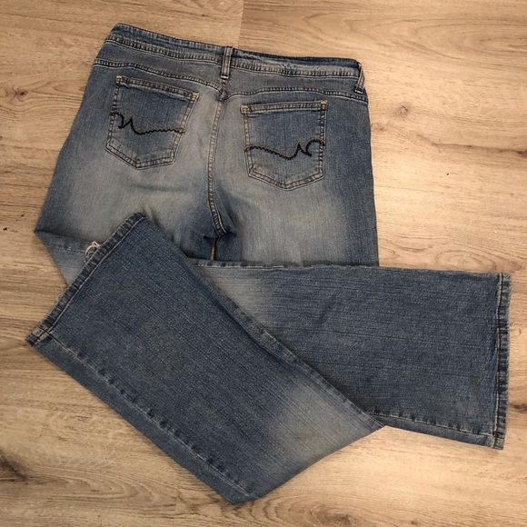 Women’s SO “Wear it declare it” Jeans SZ 15 Inseam 32” Flare Bottom Waist 31/33 - Picture 4 of 12